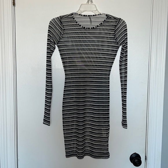Forever 21 sheer cover up dress with long sleeve - Picture 1 of 2